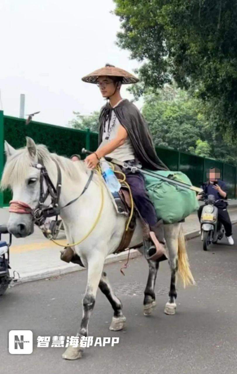 仗剑穿越中国！揭秘福州市区“白马侠客”背后故事……