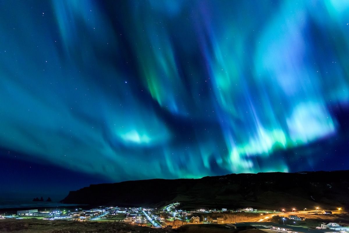 冰岛维克市上空的北极光极光