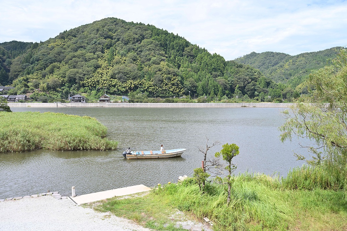 sightseeing boat on the Maruyama River