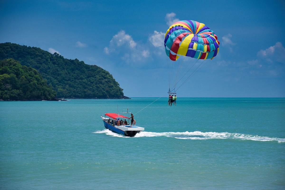 Parasailing-in-Cenang-Beach-Langkawi